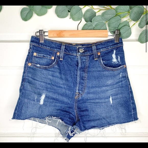 Levi’s Ribcage denim shorts (high waisted) - Picture 1 of 5